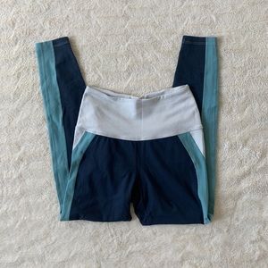 Beyond Yoga Tru Color Block High Waist Legging in Blue Size Medium